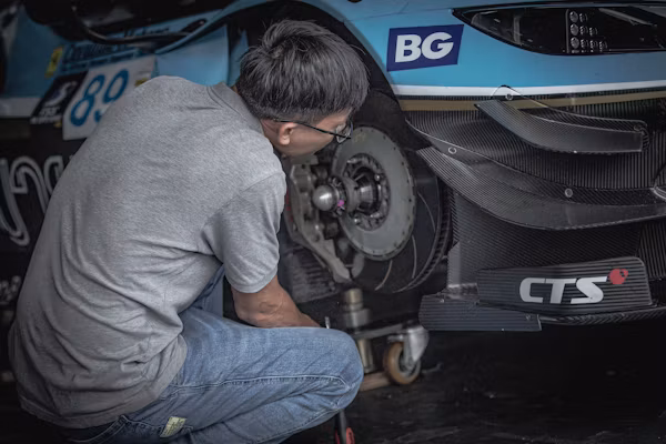 Convenient mobile brake service